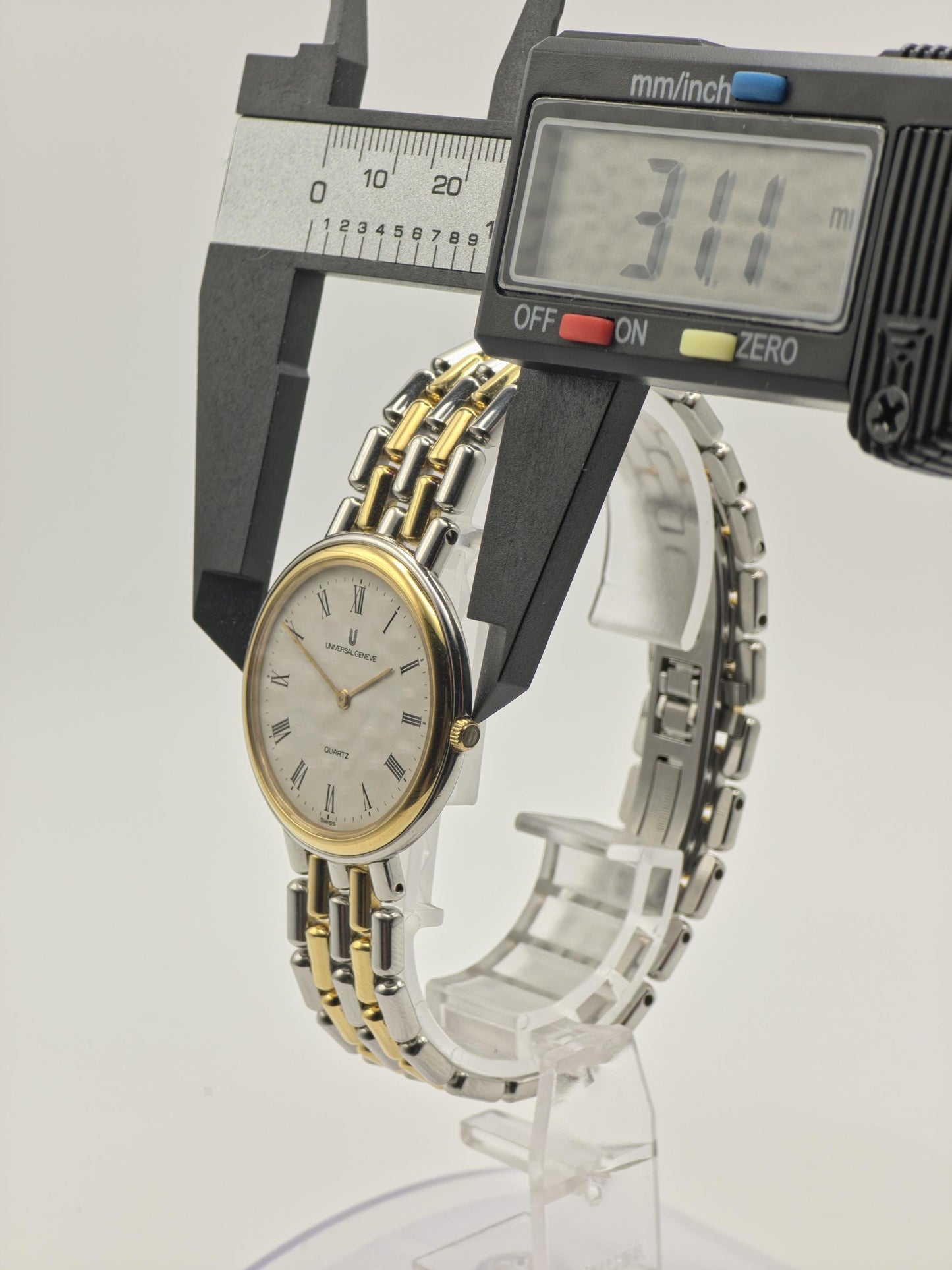 Universal Genève Quartz mens Watch Two-Tone Bracelet Roman Dial Ref. 633.019 | - 98
