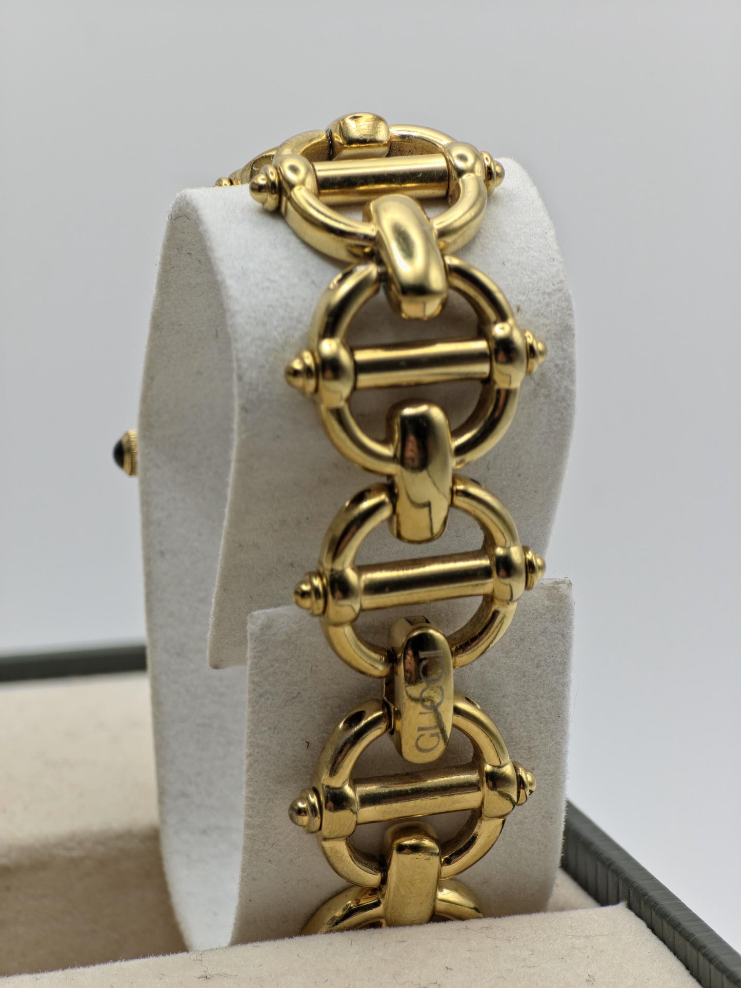 Gucci 6400L Vintage Swiss Women’s Watch | Box & International Warranty - 167