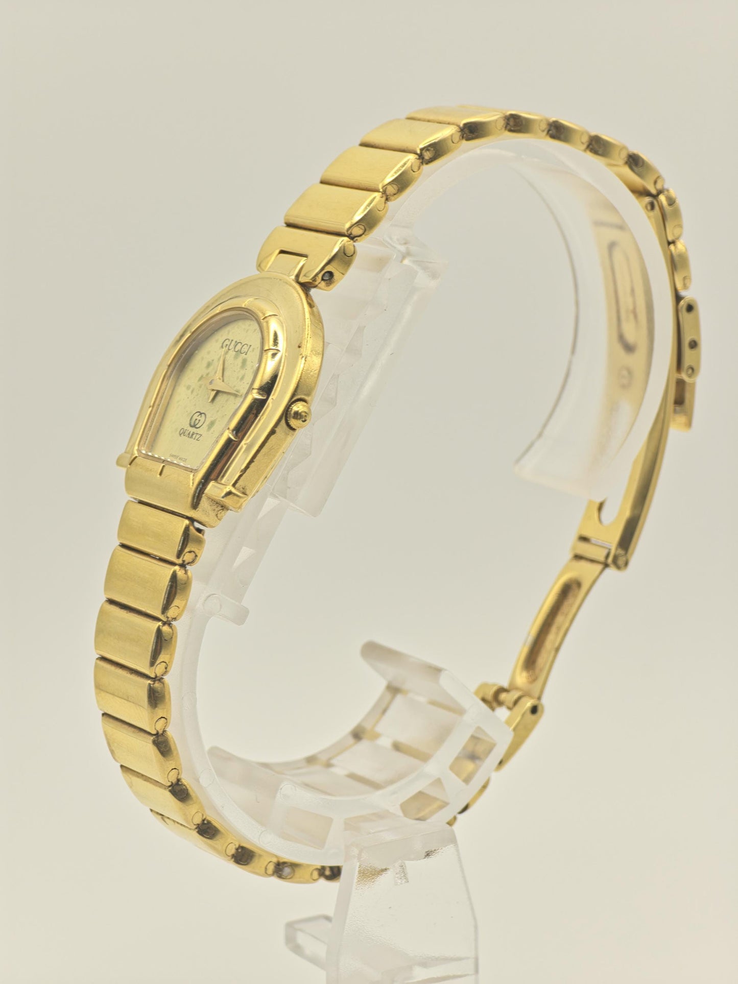 Gucci 7000 Gold Tone Vintage Quartz Watch Swiss Made Women - 208
