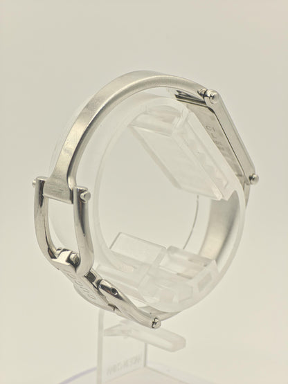 Gucci 1500L Silver Bangle Watch Women Mother of Pearl Dial Diamond with Box -212