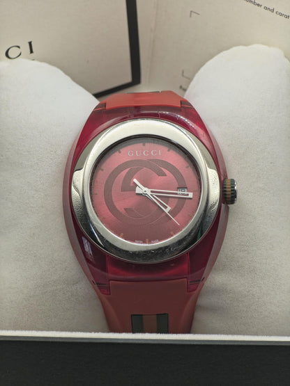 Gucci 137.1 Red G Dial Date Rubber Strap Watch Men / Unisex Box & Warranty - 213