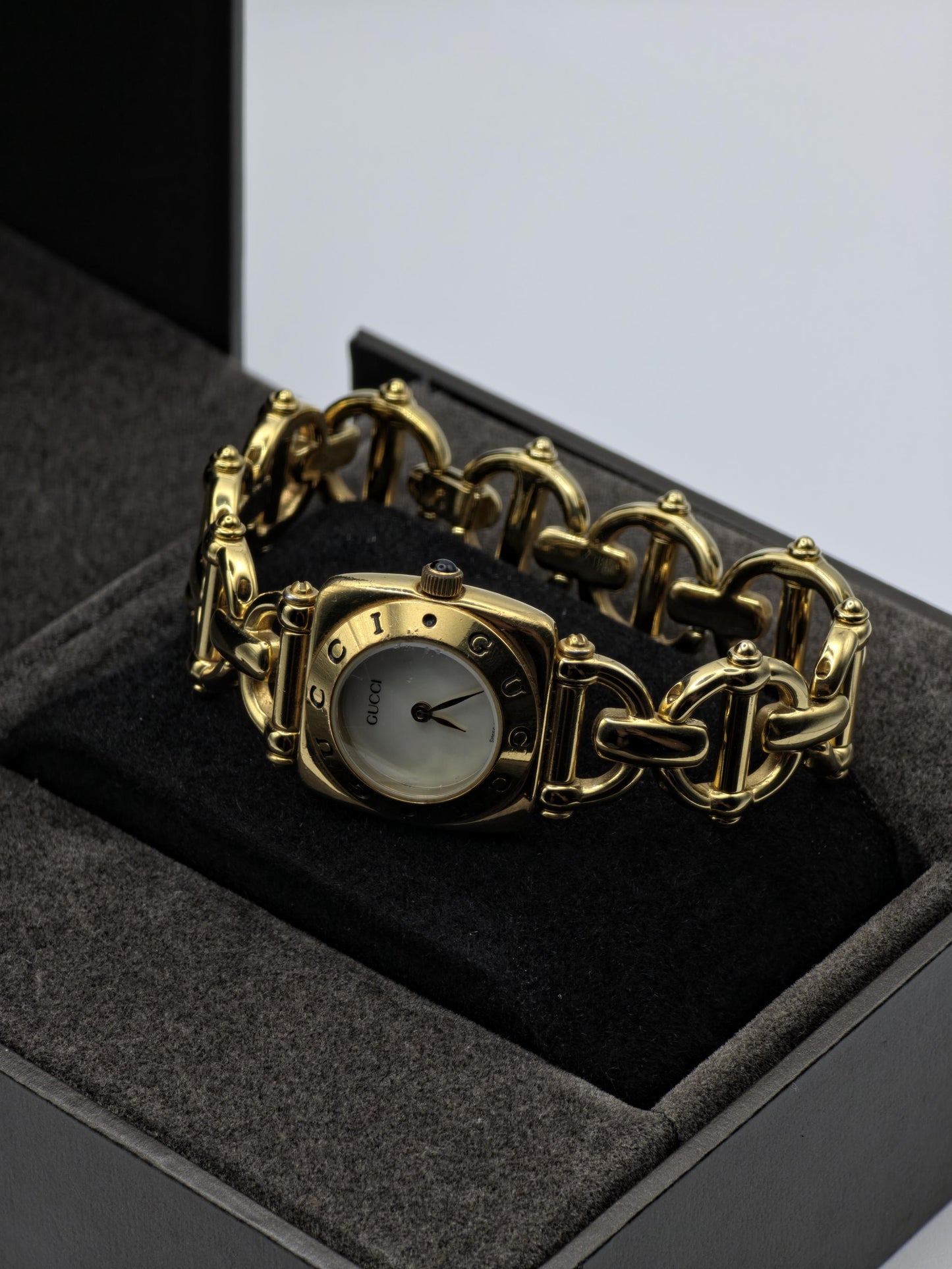 Gucci 6400L Gold Tone Vintage Watch Women Mother of Pearl Dial with Box - 214