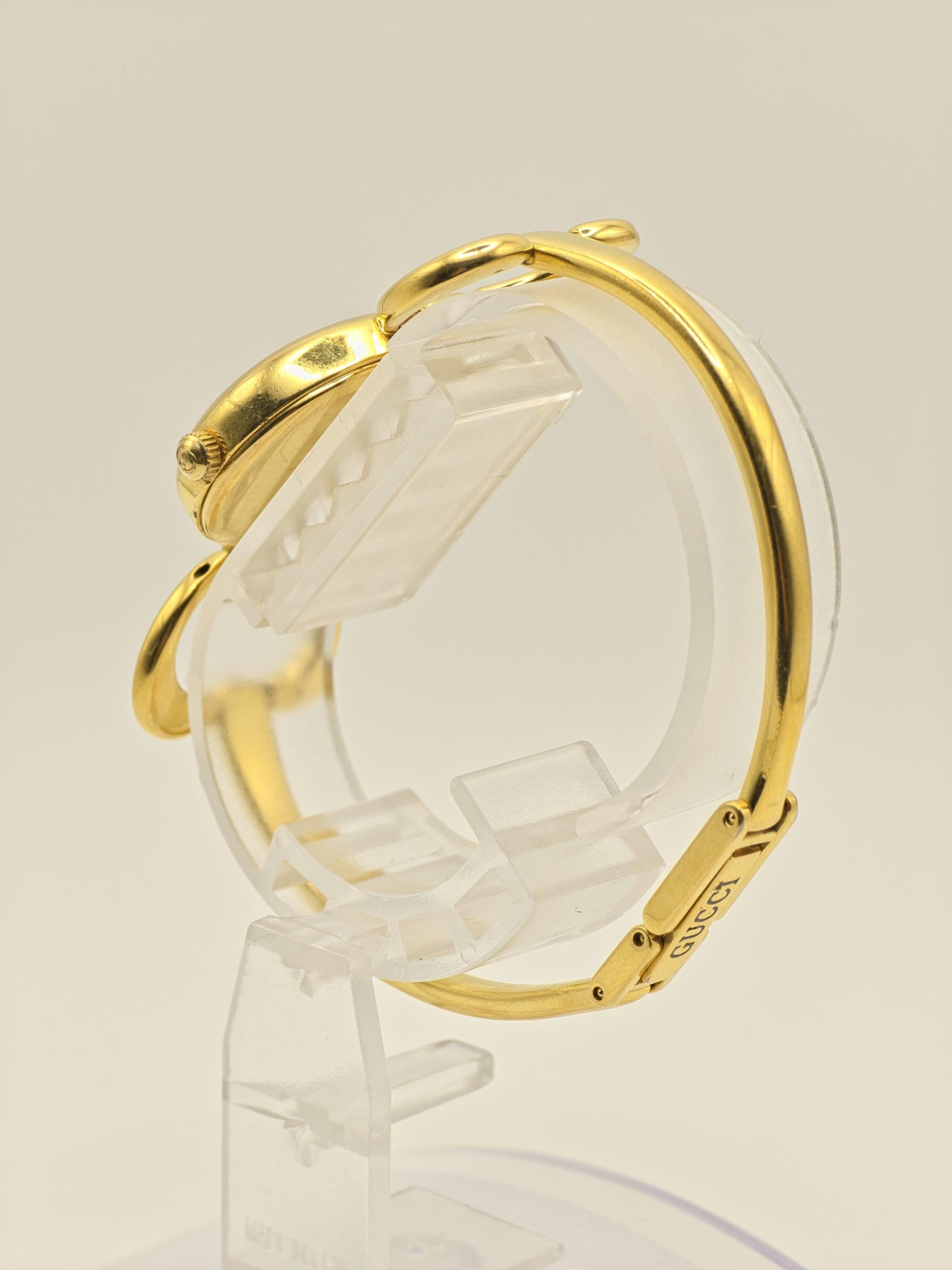 Gucci 1600 Watch Women Black Dial Gold Tone Bracelet Vintage - 225