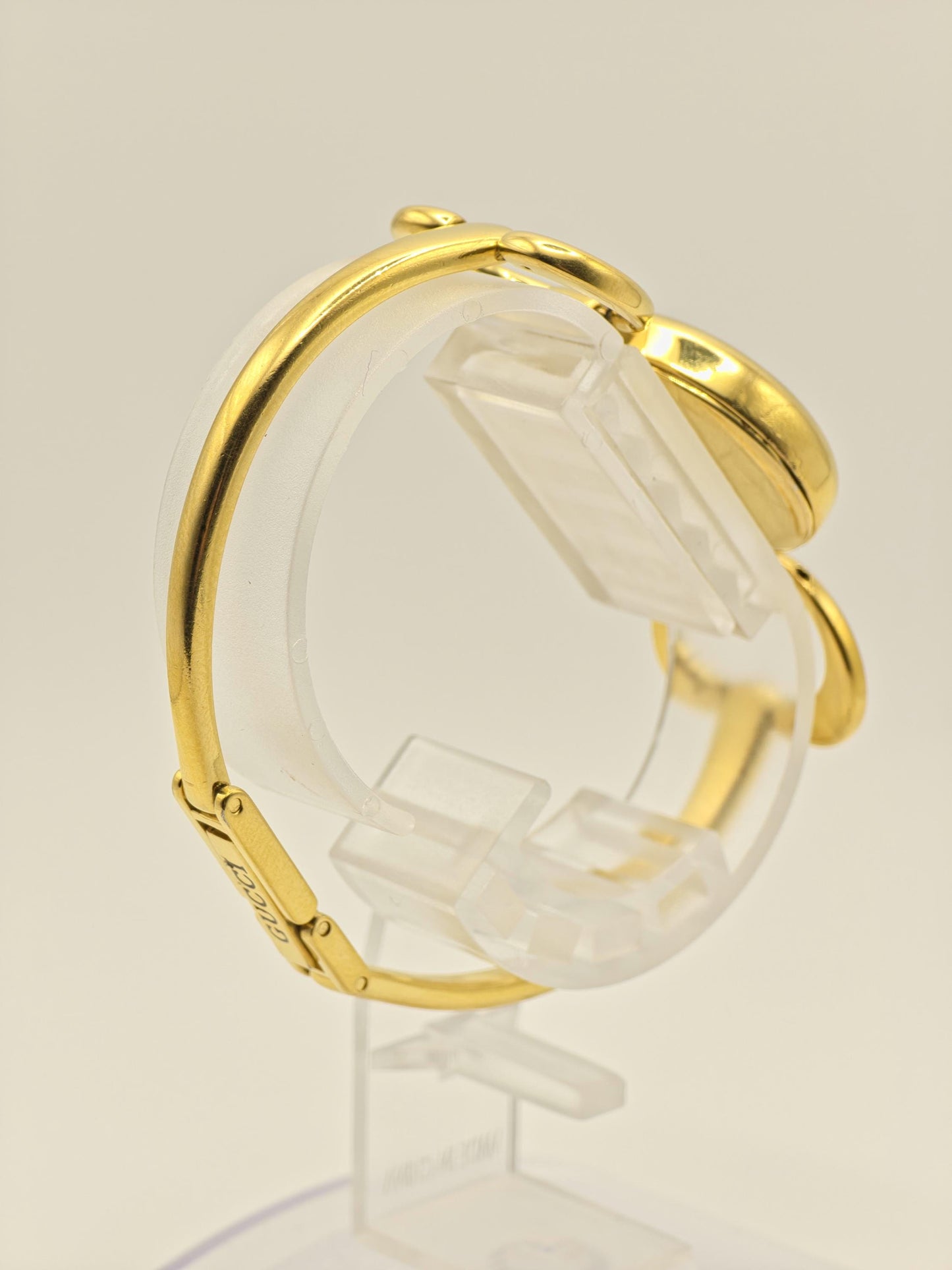 Gucci 1600 Watch Women Black Dial Gold Tone Bracelet Vintage - 225