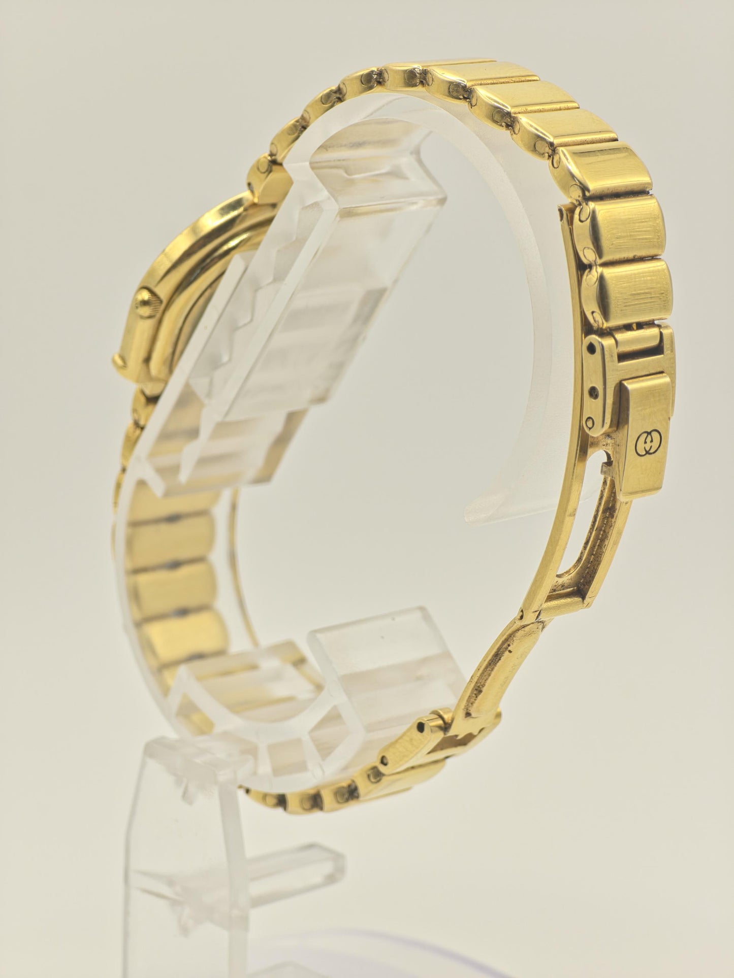 Gucci 7000 Gold Tone Vintage Quartz Watch Swiss Made Women - 208