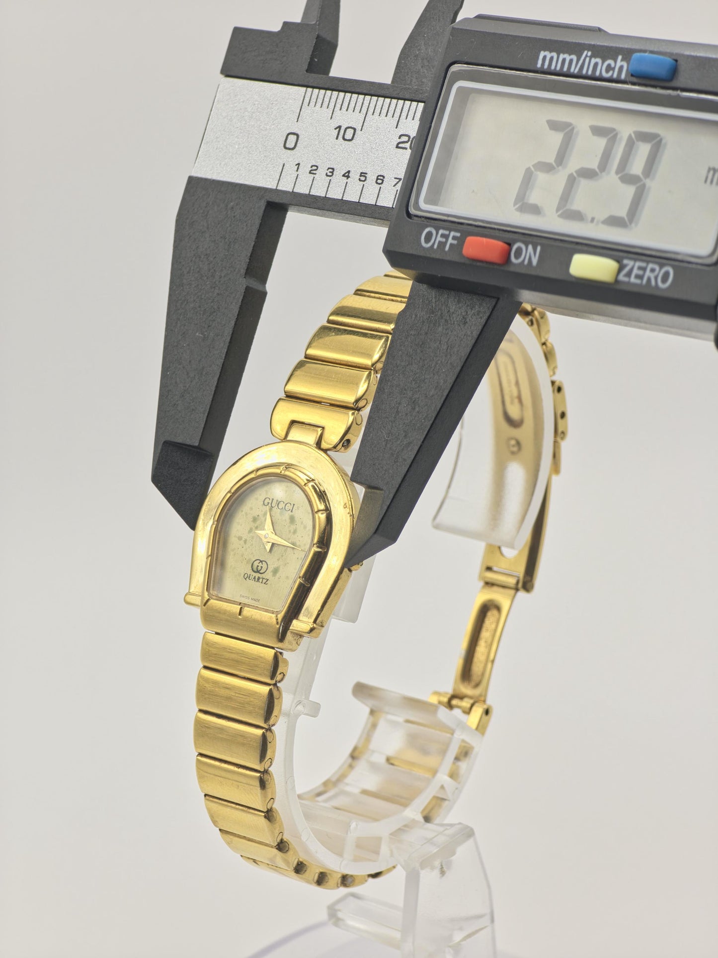Gucci 7000 Gold Tone Vintage Quartz Watch Swiss Made Women - 208