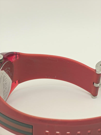 Gucci 137.1 Red G Dial Date Rubber Strap Watch Men / Unisex Box & Warranty - 213