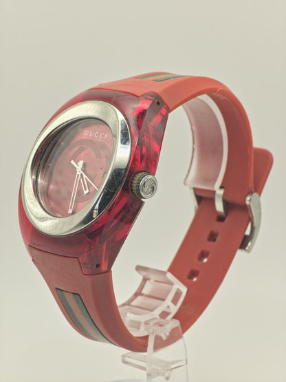 Gucci 137.1 Red G Dial Date Rubber Strap Watch Men / Unisex Box & Warranty - 213