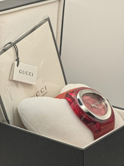 Gucci 137.1 Red G Dial Date Rubber Strap Watch Men / Unisex Box & Warranty - 213