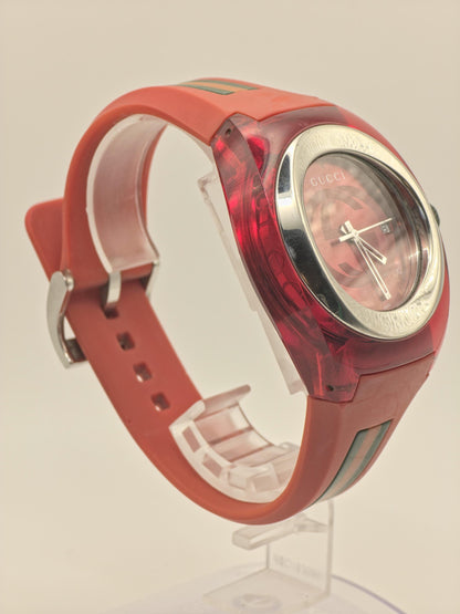 Gucci 137.1 Red G Dial Date Rubber Strap Watch Men / Unisex Box & Warranty - 213