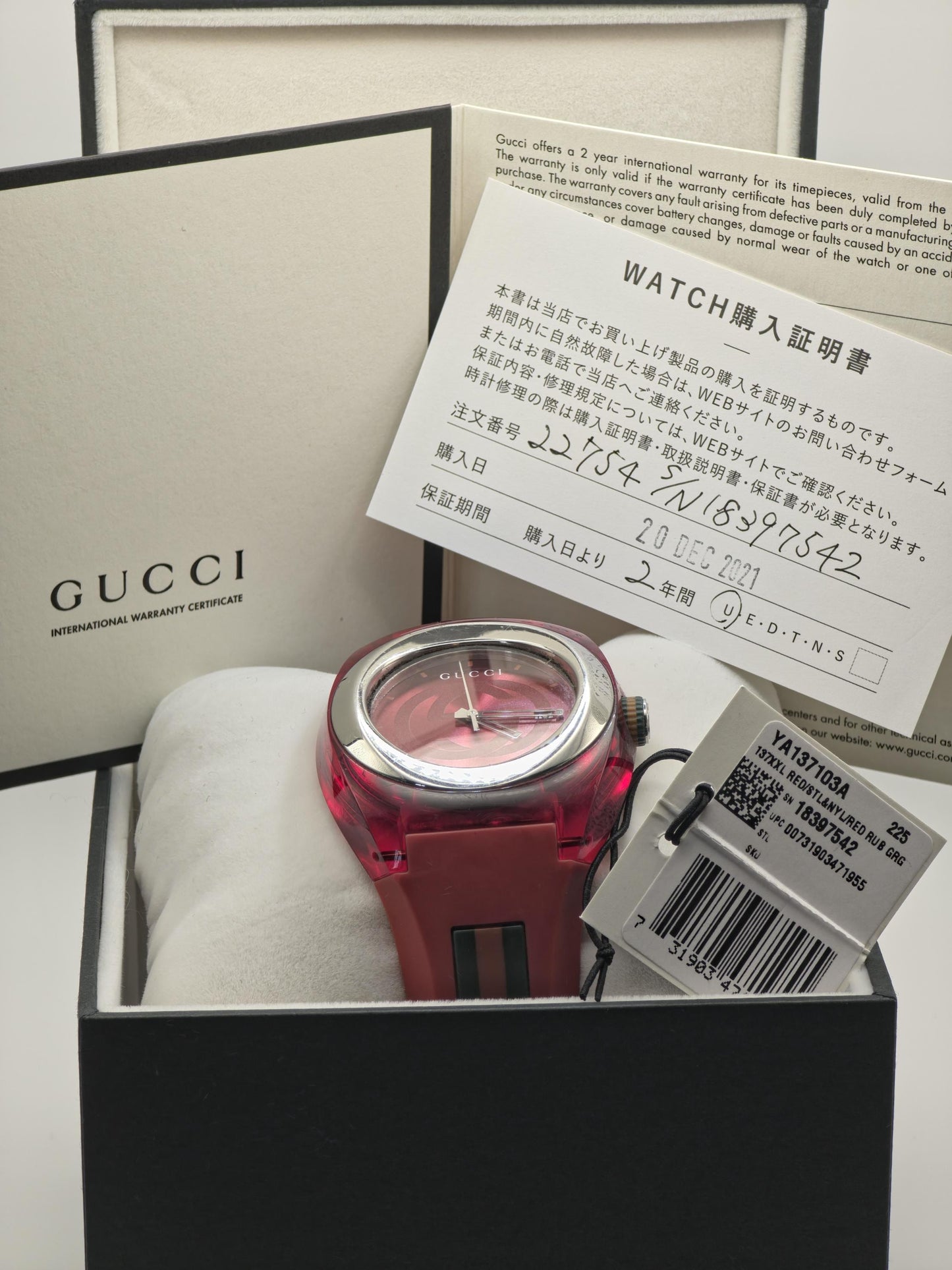 Gucci 137.1 Red G Dial Date Rubber Strap Watch Men / Unisex Box & Warranty - 213