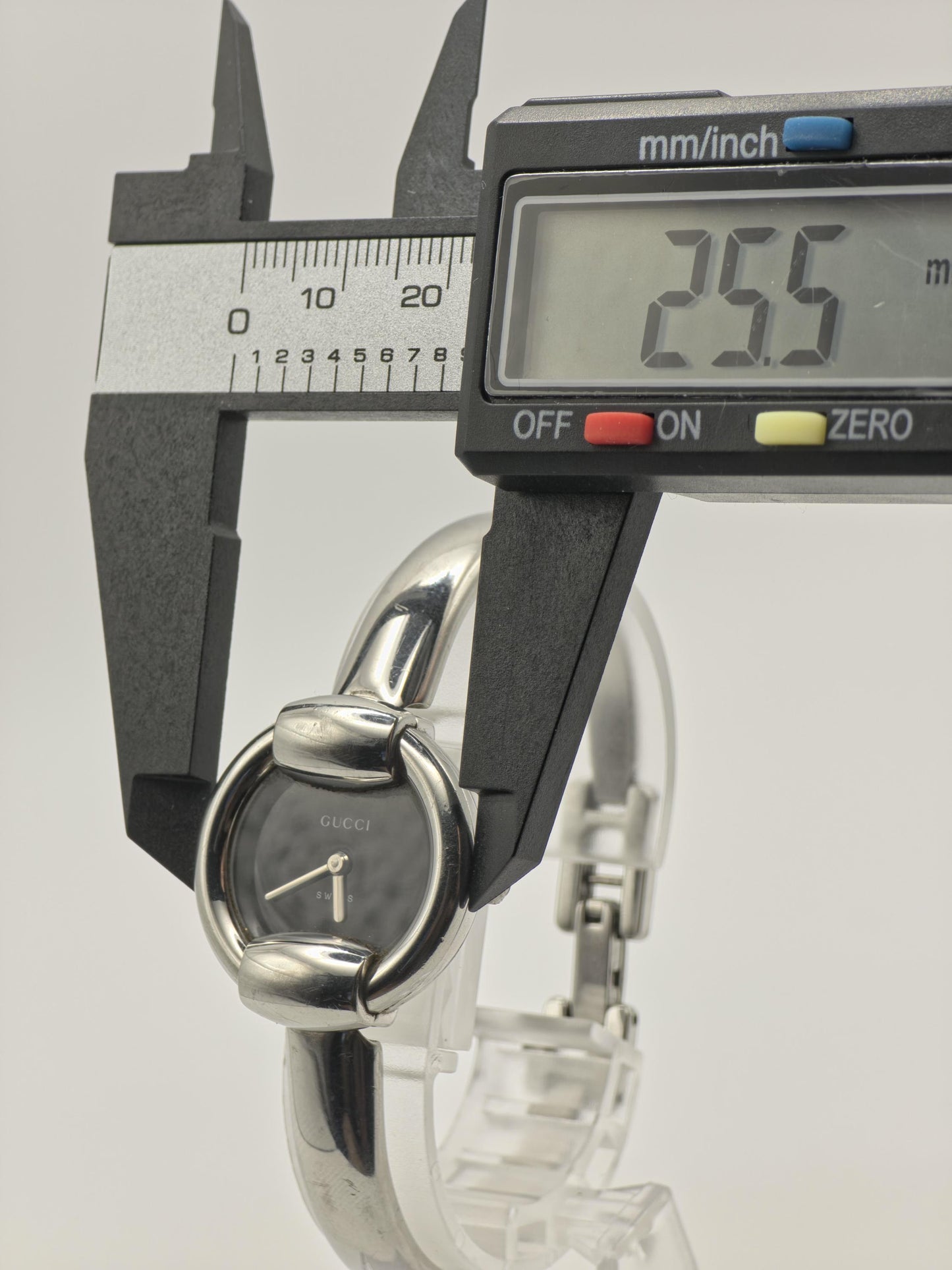 Gucci 1400L Quartz Watch Black Dial Bangle Bracelet Women Swiss - 271