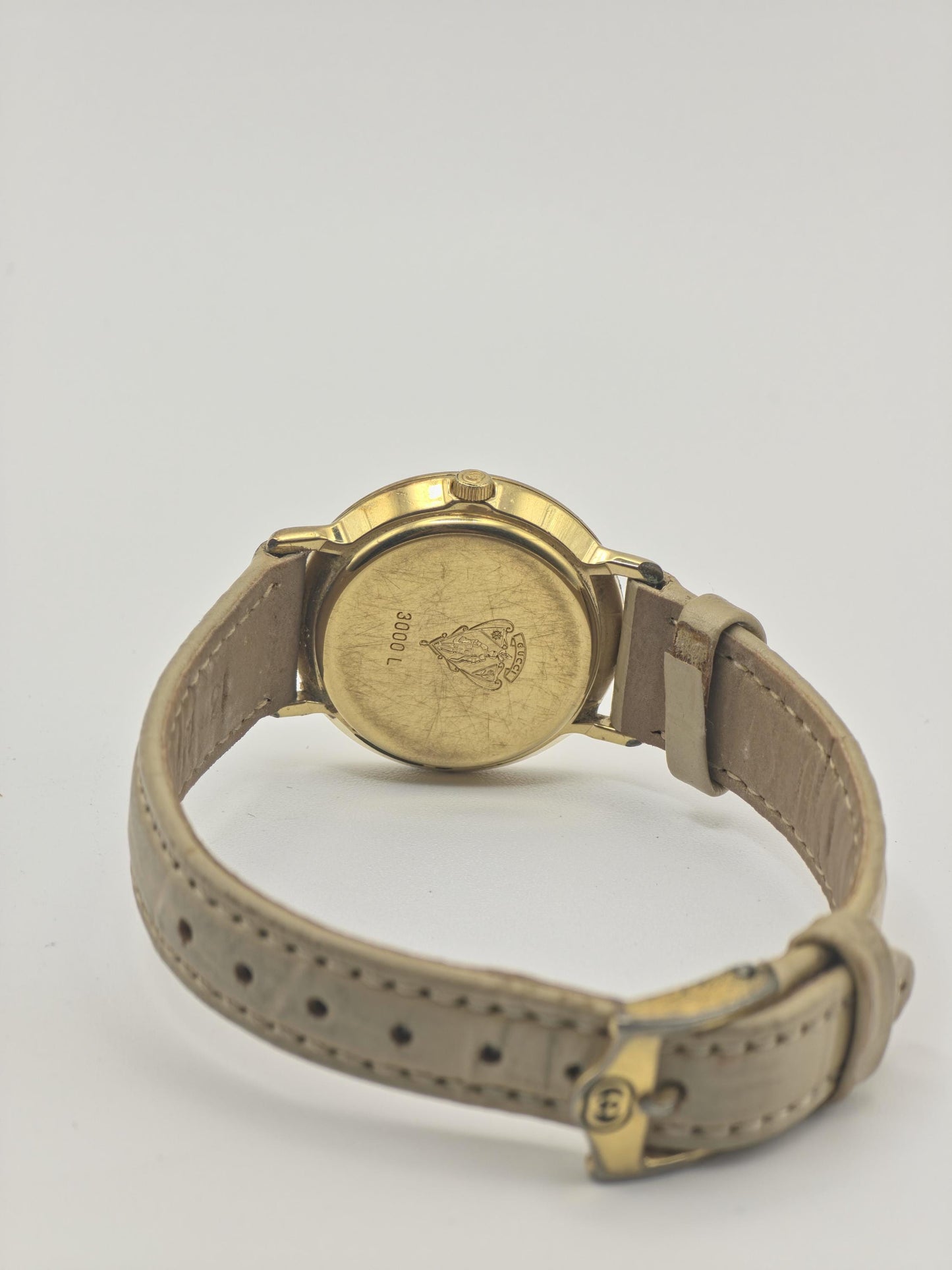 Gucci 3000L Quartz Watch Green Red Dial Gold Tone Leather Women - 246
