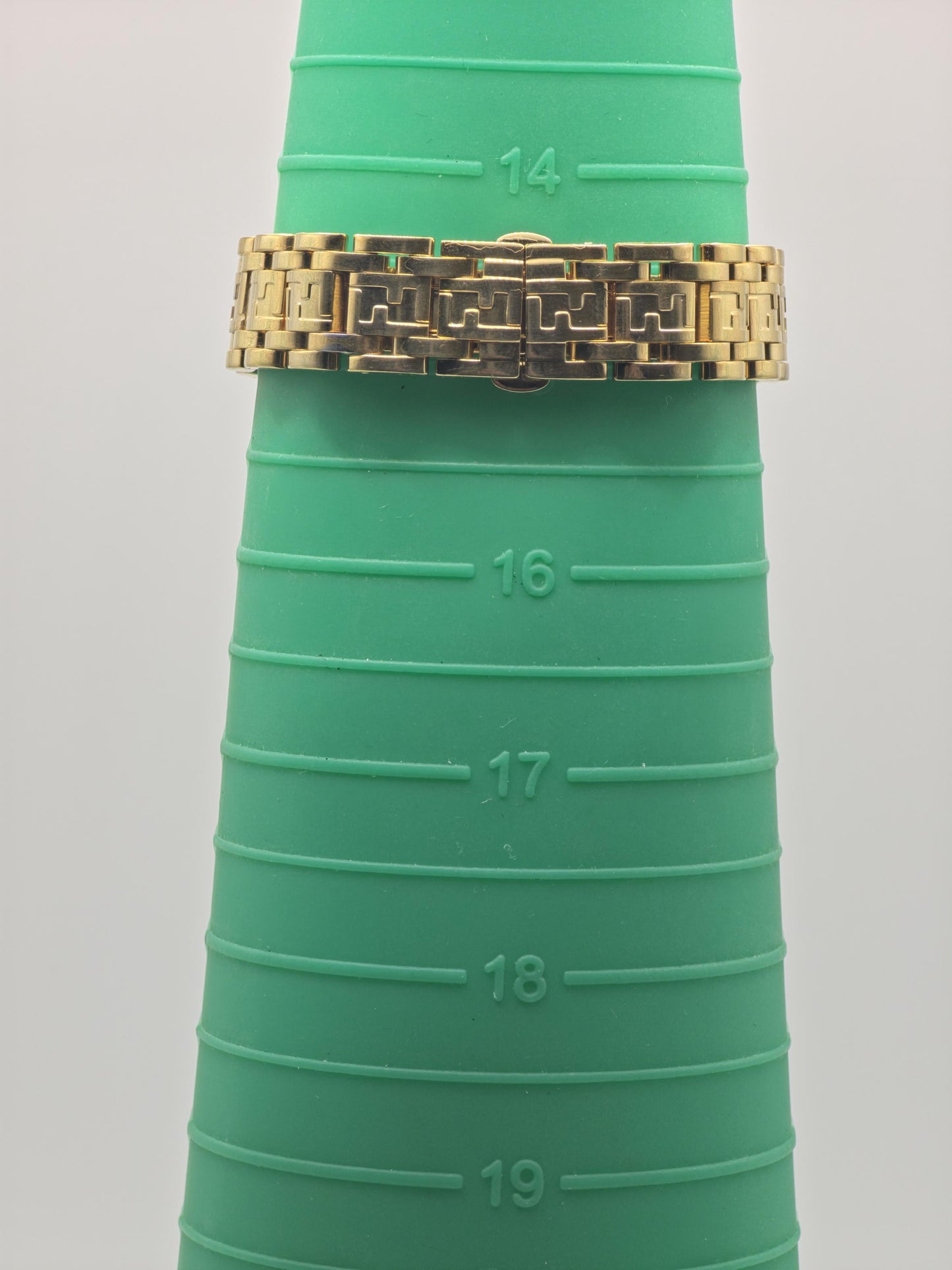 Fendi 770L Quartz Watch Gold Tone Bracelet White Dial Women Swiss Made - 253