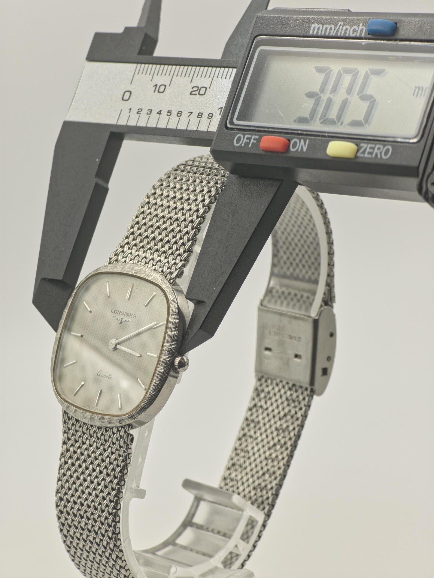 Longines Men Watch Quartz Silver Dial Stainless Steel Swiss Made Vintage | 286