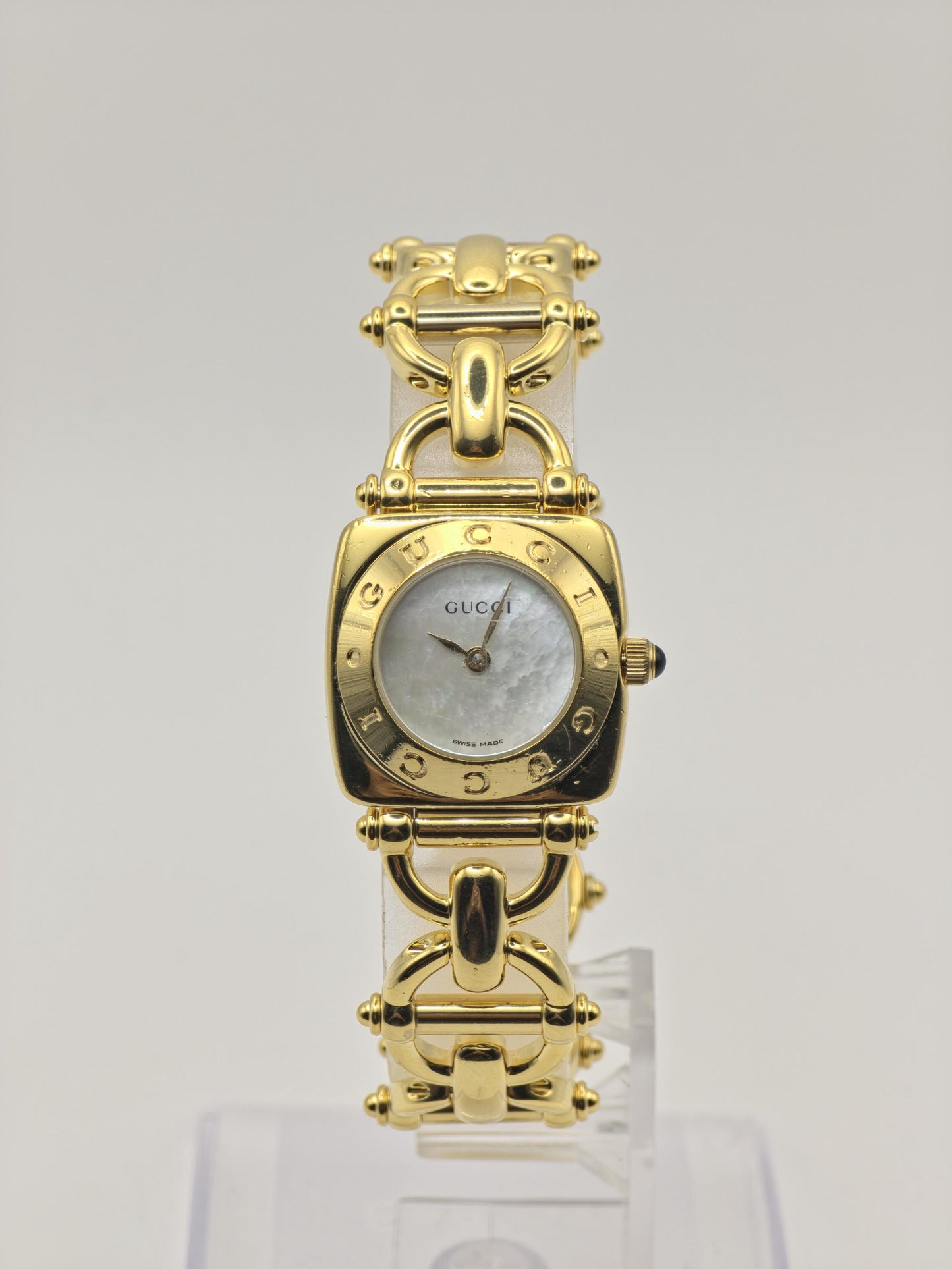 Gucci 6400L Gold Tone Women Vintage Quartz Watch Mother of Pearl Dial | - 312