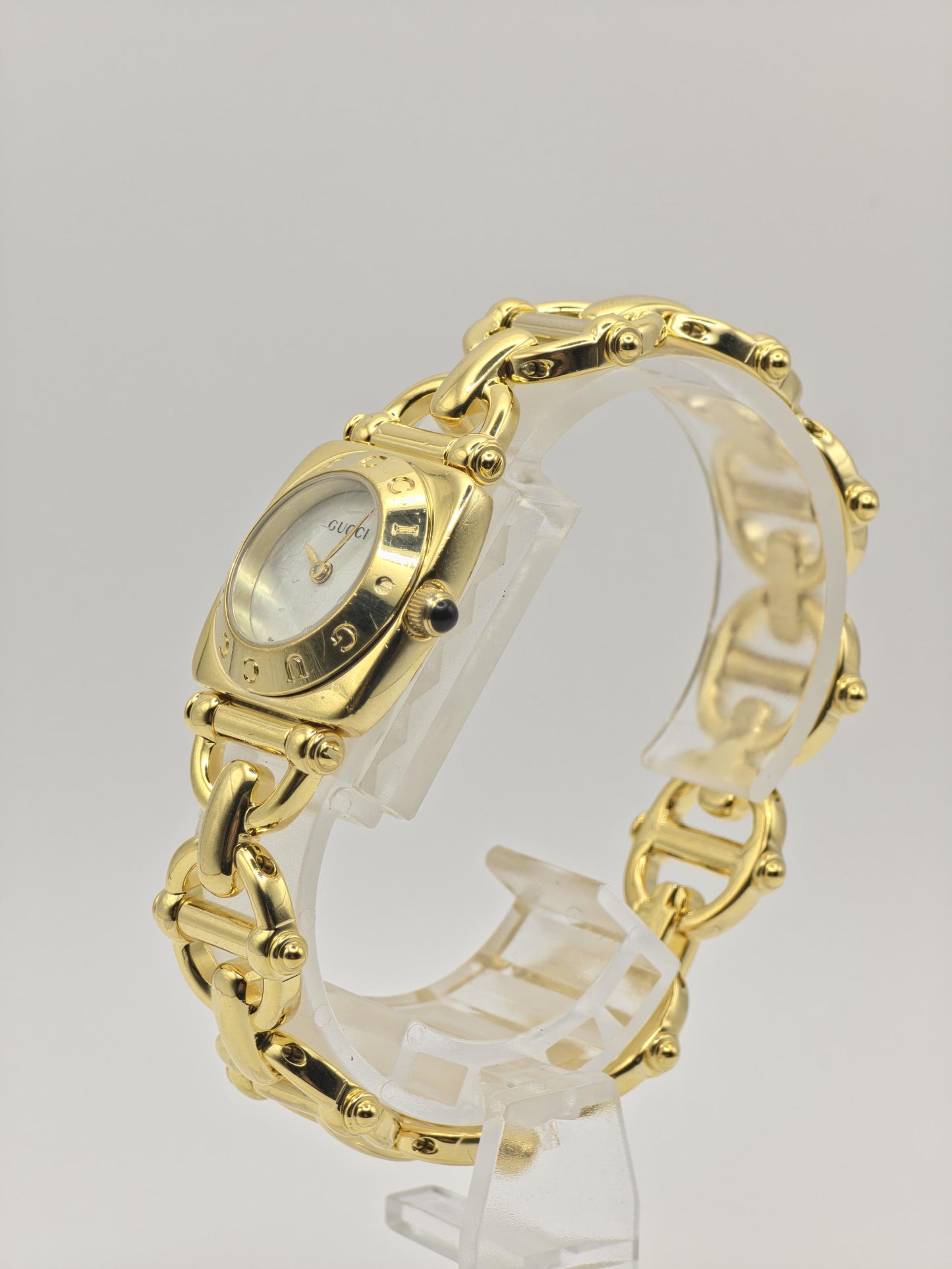 Gucci 6400L Gold Tone Women Vintage Quartz Watch Mother of Pearl Dial | - 312