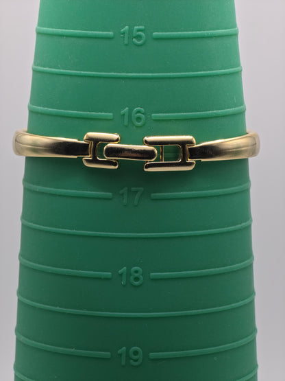 Gucci 1400L Gold Tone Bangle Women Vintage Quartz Watch Minimalist Swiss Made | - 315