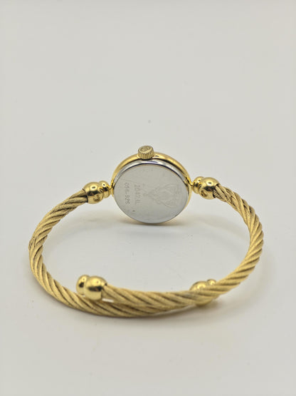 Gucci 2047.1L Gold Tone Bangle Bracelet Women Vintage Quartz Watch | - 318