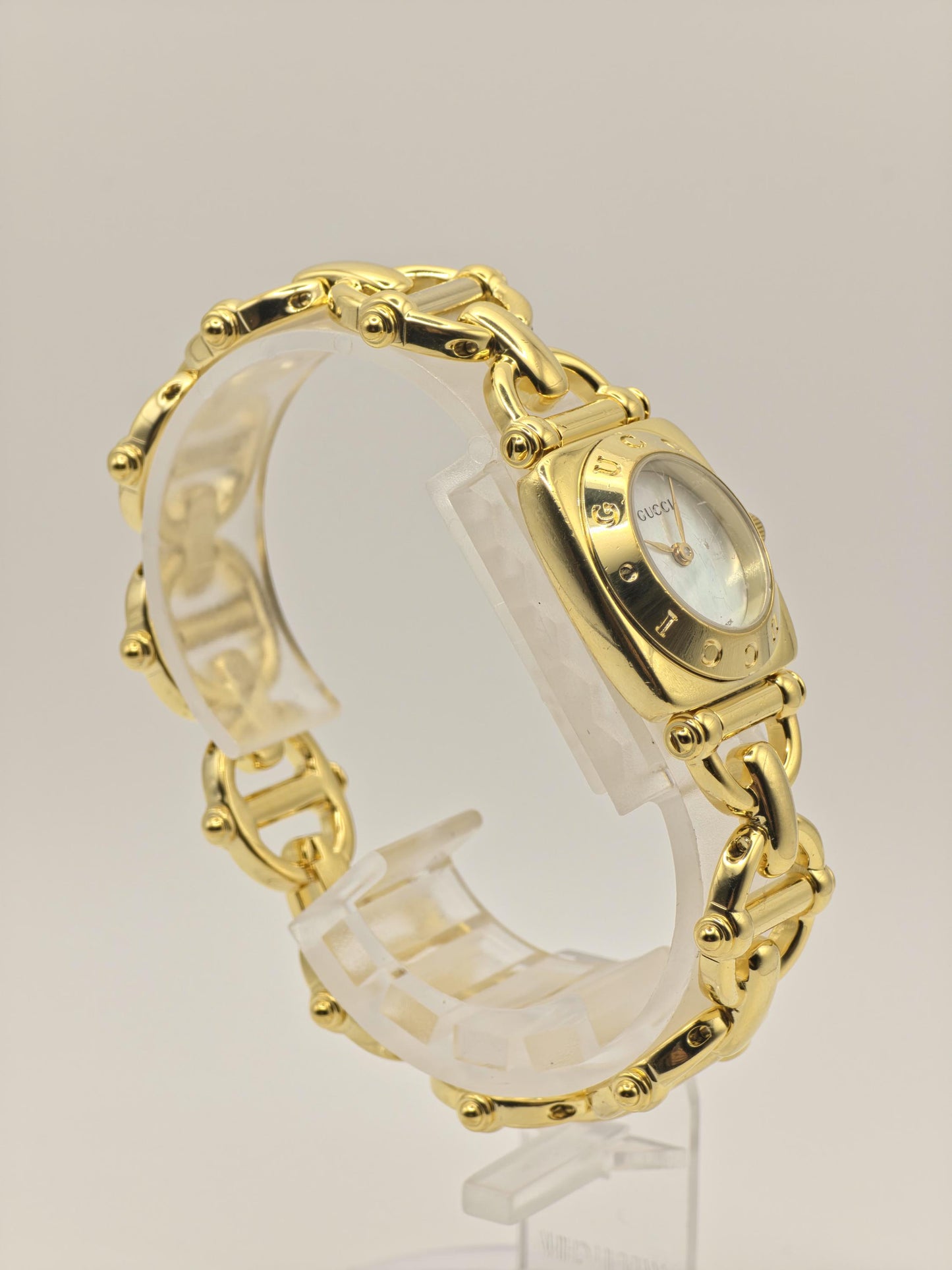 Gucci 6400L Gold Tone Women Vintage Quartz Watch Mother of Pearl Dial | - 312