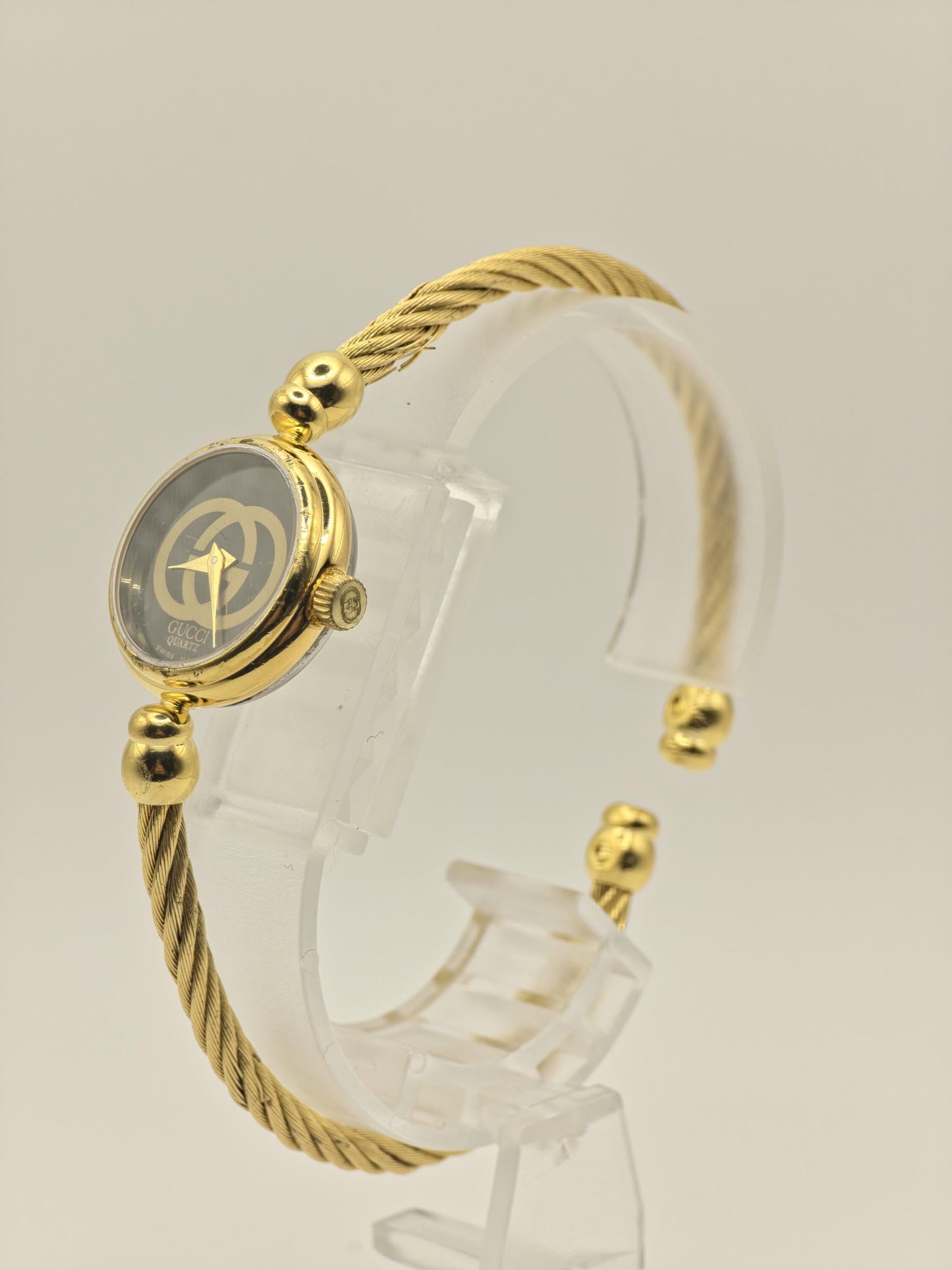 Gucci 2047.1L Gold Tone Bangle Bracelet Women Vintage Quartz Watch | - 318