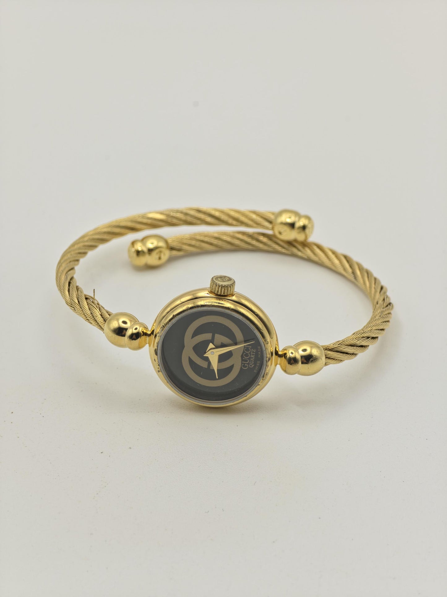 Gucci 2047.1L Gold Tone Bangle Bracelet Women Vintage Quartz Watch | - 318