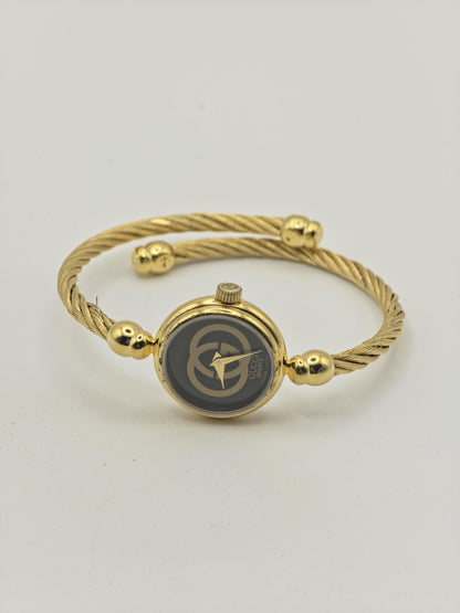 Gucci 2047.1L Gold Tone Bangle Bracelet Women Vintage Quartz Watch | - 318