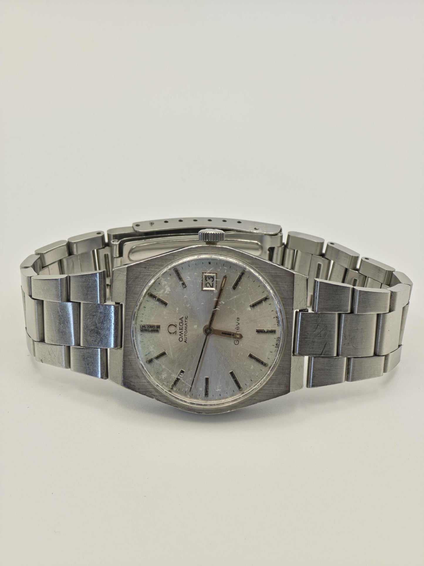 Vintage Omega Genève Men’s Automatic Watch Stainless Steel Date Swiss Made - 332
