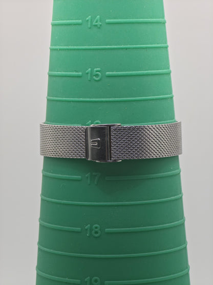 Vintage Universal Genève Women's / Unisex Watch Swiss Quartz Mesh Bracelet Silver Dial - 339