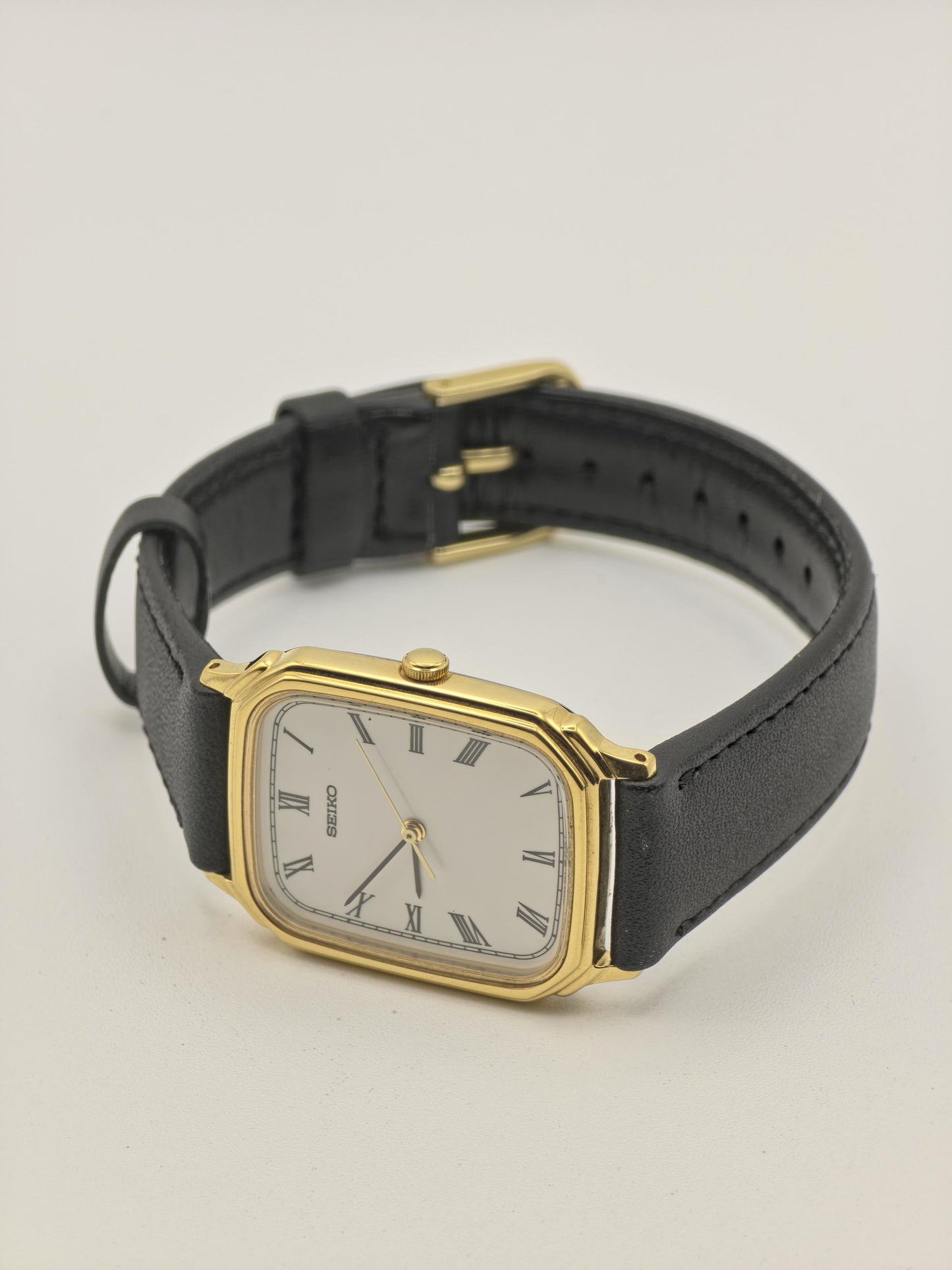 Vintage Seiko Women's / Unisex Quartz Roman Dial Gold Tone Dress Watch - 389