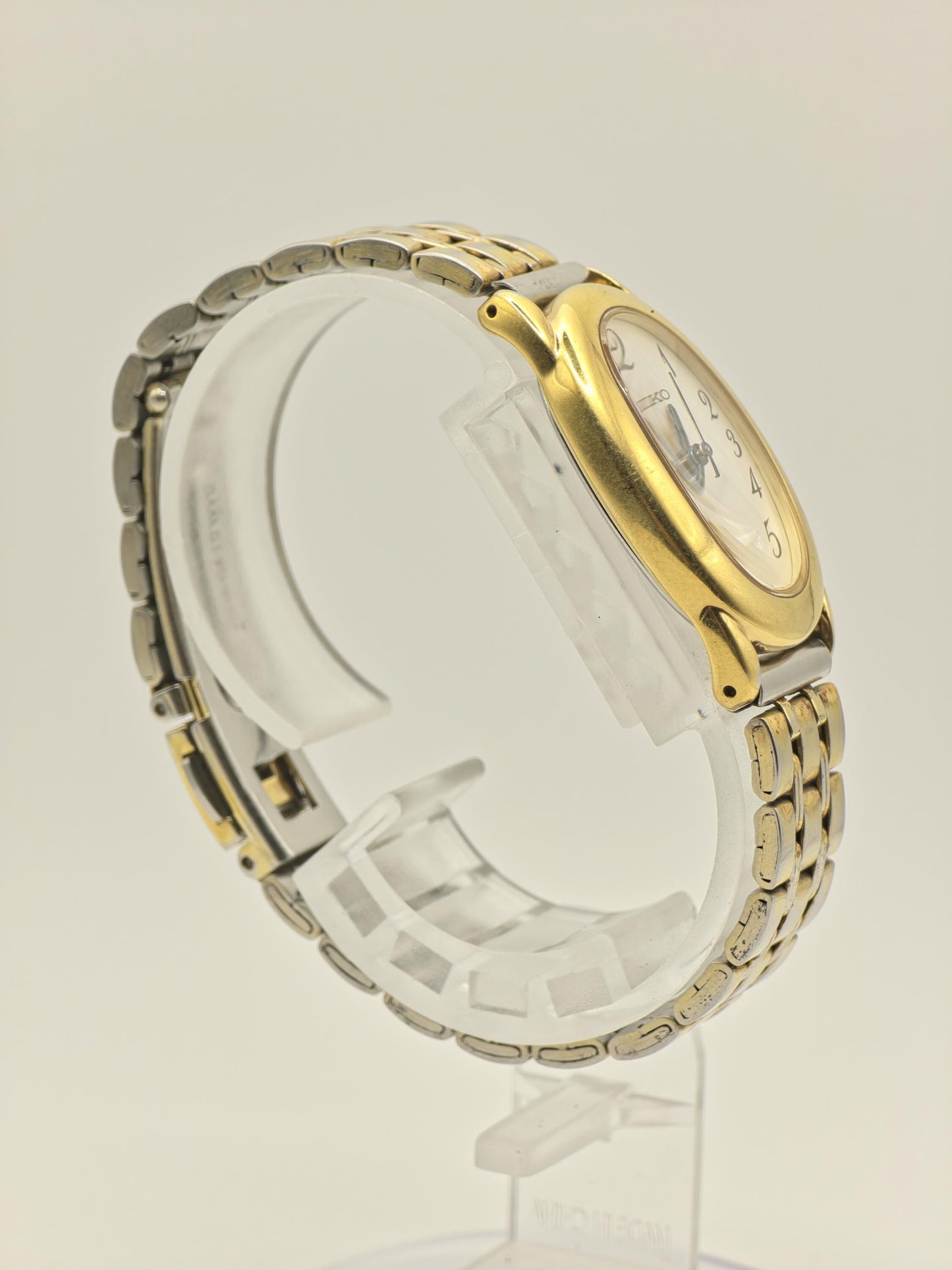 Vintage Seiko Women's Quartz Oval White Dial Two-Tone Dress Watch - 391