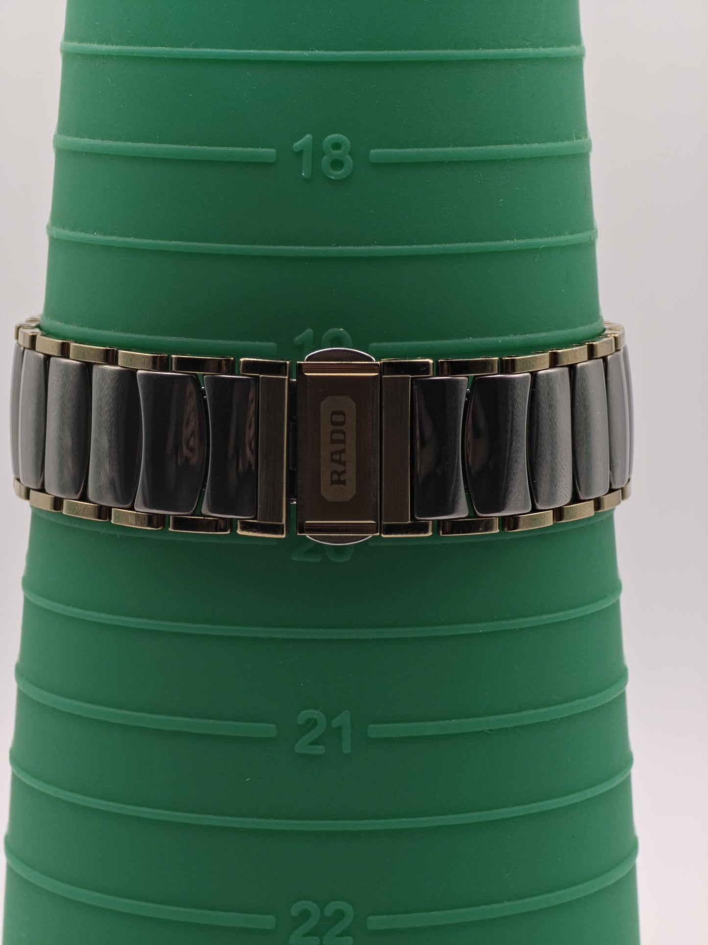 Vintage Rado DiaStar Quartz Black Dial Two-Tone Men's Dress Watch Date - 392