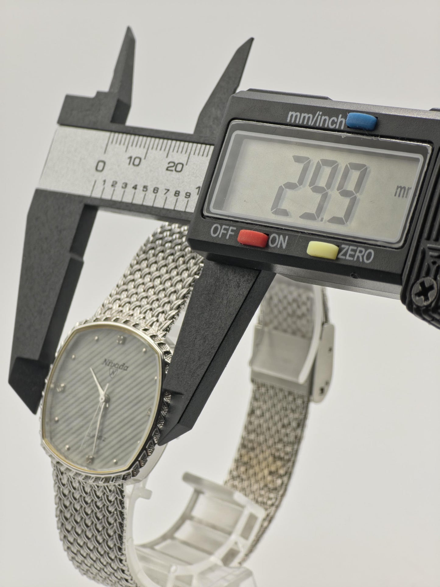 Vintage Nivada Men's/Unisex Quartz Silver Tone Swiss Dress Watch - 415