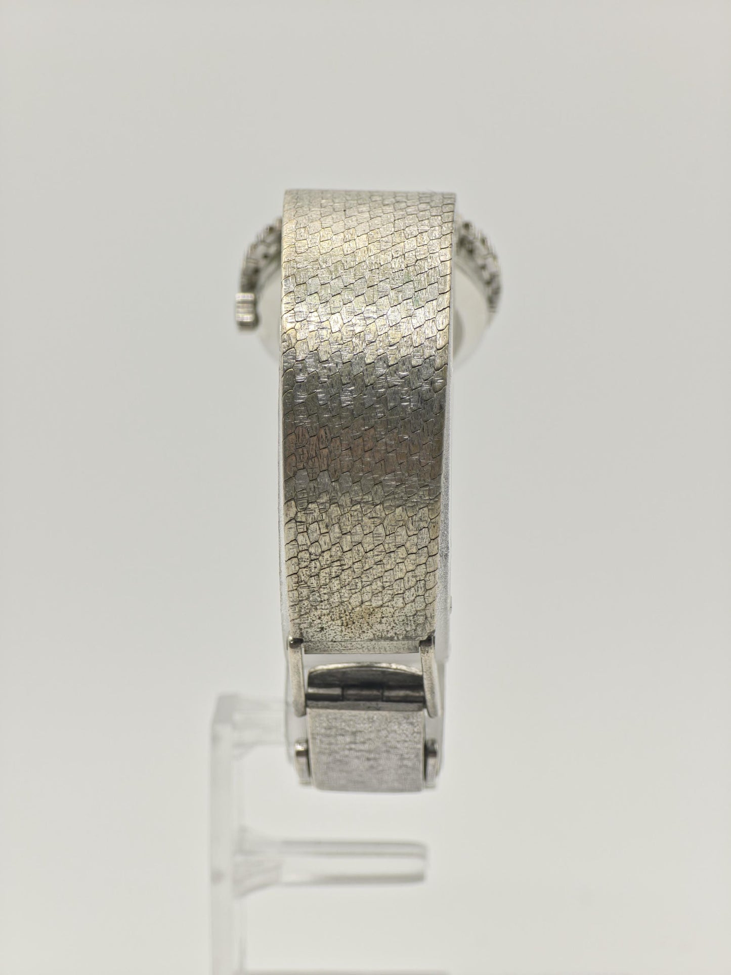 Vintage Omega Genève Women's Silver Dial Emerald Accent Dress Watch Bracelet - 421
