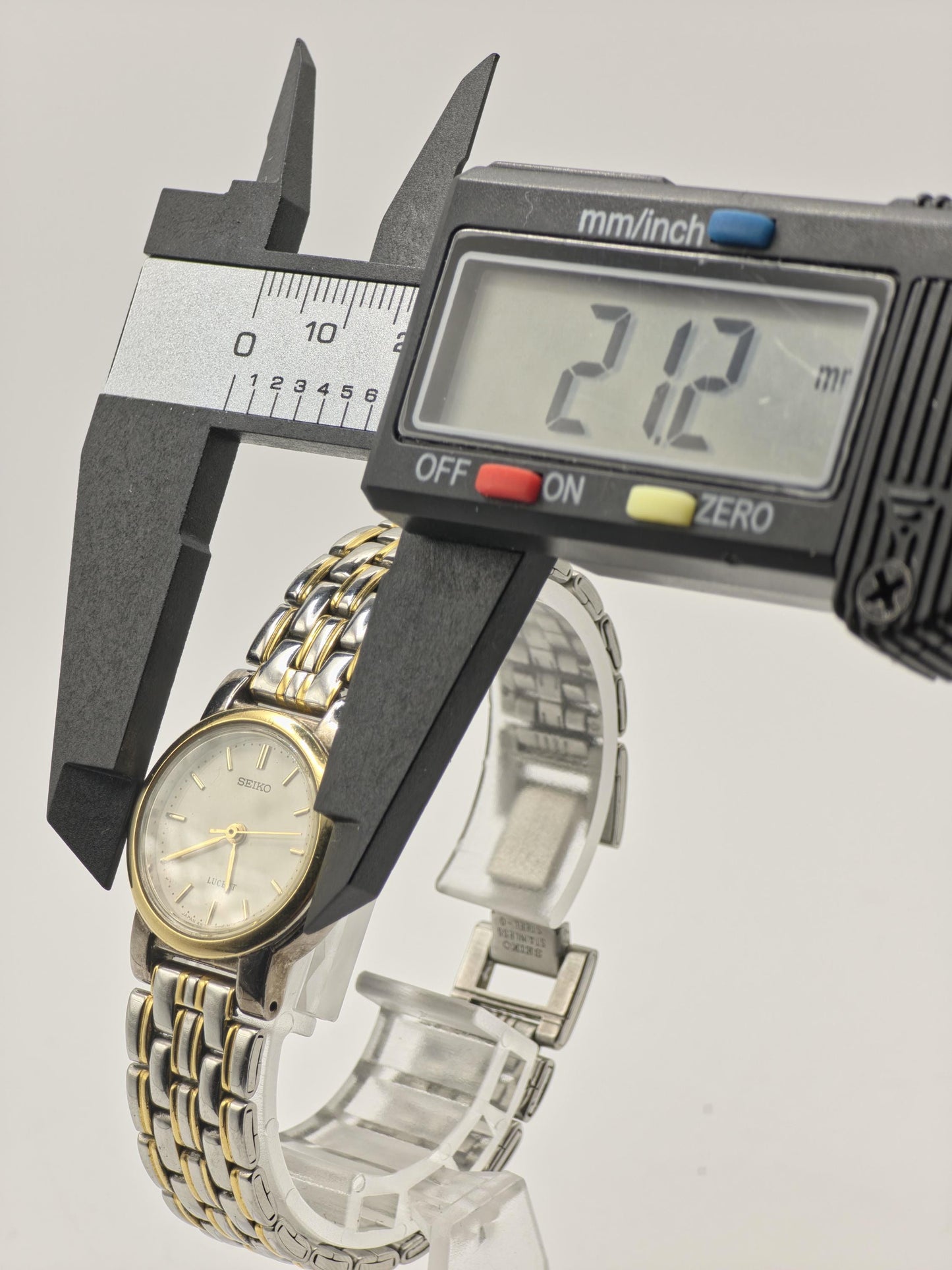Vintage Seiko Lucent Women's Quartz Two-Tone Dress Watch White Dial Bracelet - 423