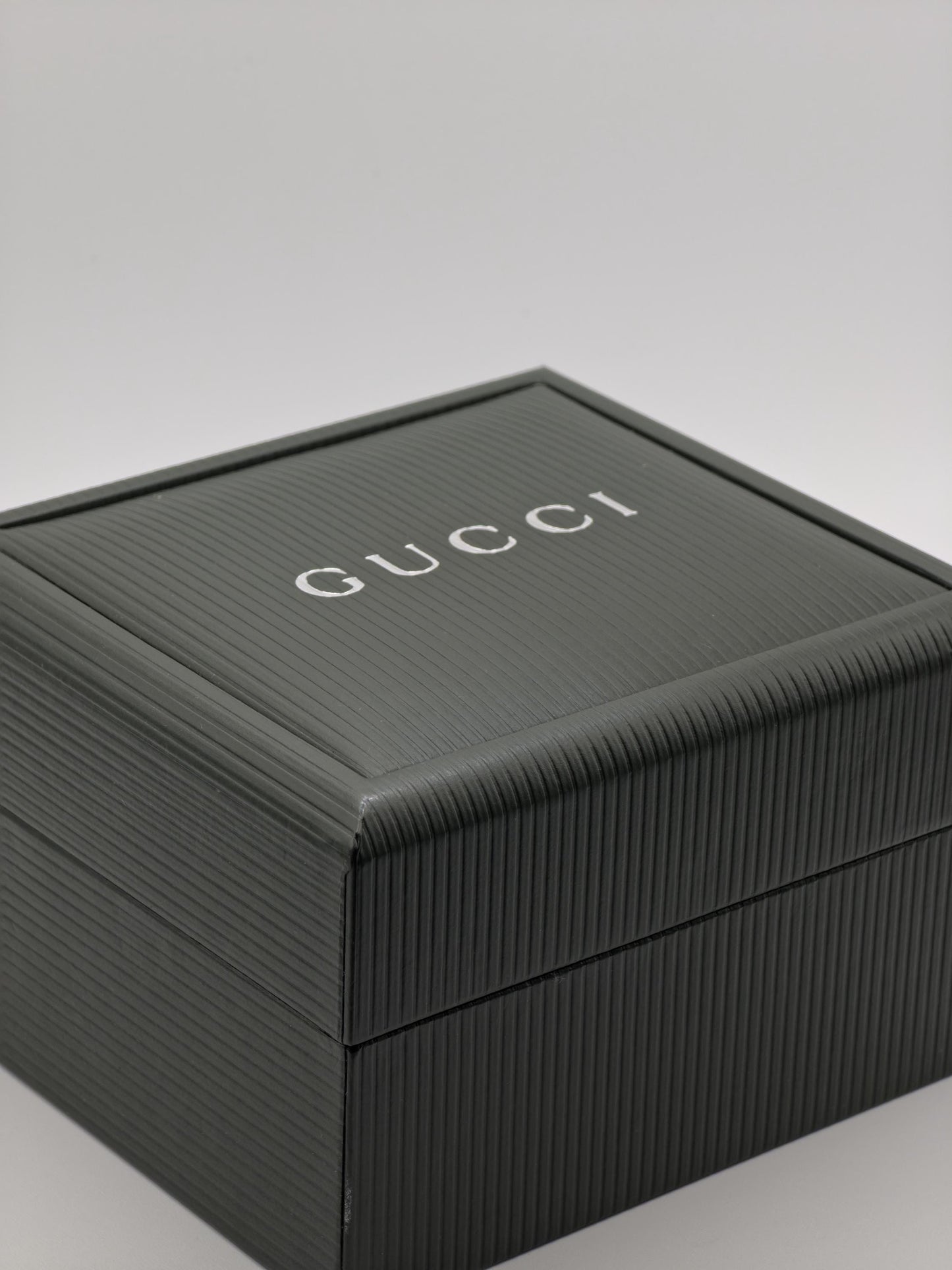 Vintage Gucci Women's Bangle Watch Swiss Quartz Original Box Warranty Card - 353