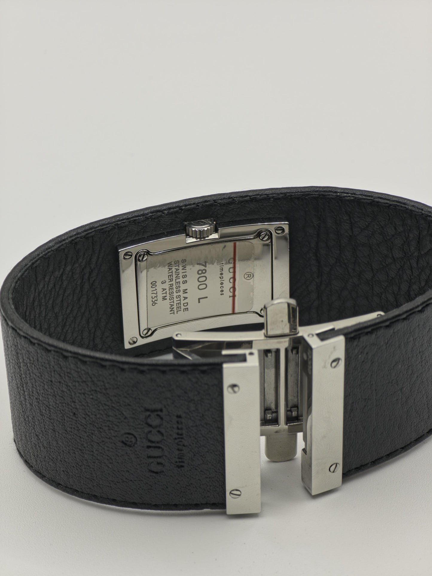 Vintage Gucci Women's Black Dial Wide Leather Cuff Quartz Watch Swiss Made - 424
