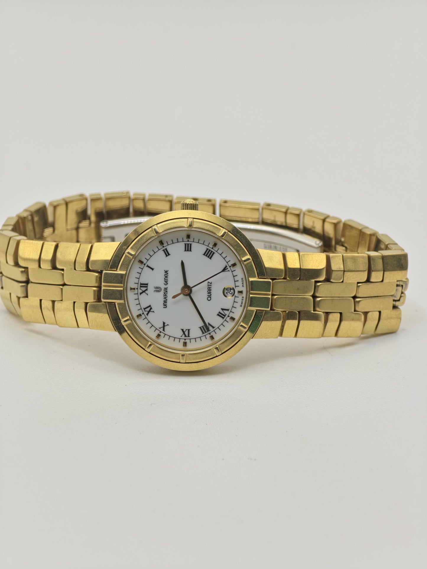 Vintage Universal Genève Women's Quartz White Dial Gold Tone Dress Watch Swiss Made - 433