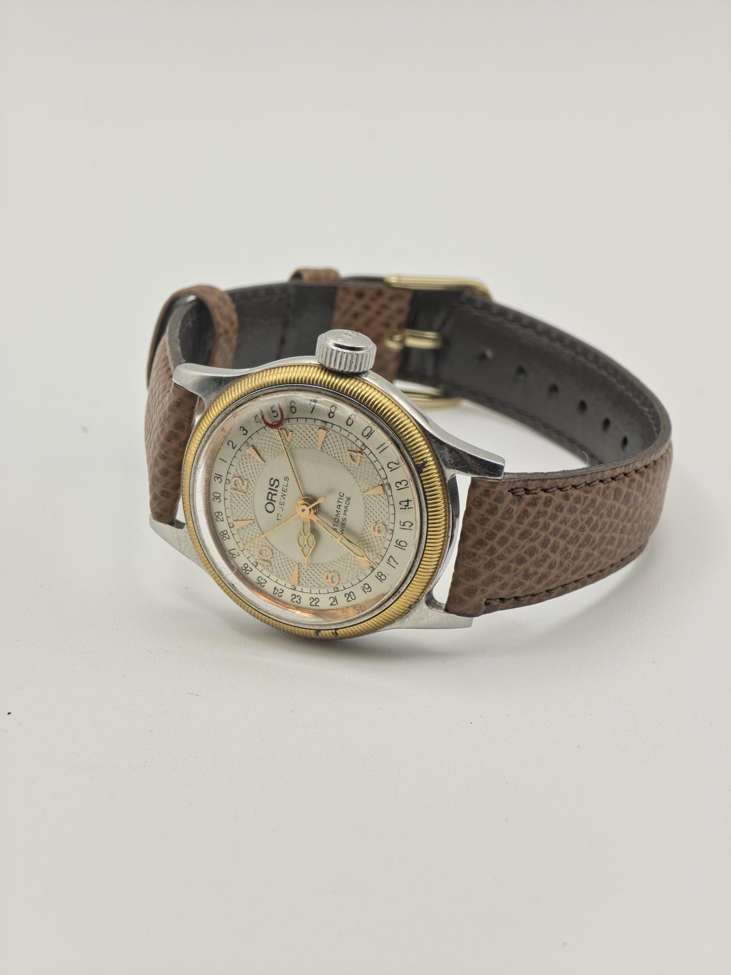 Vintage Oris 17 Jewels Automatic Men's Watch Pointer Date Swiss Madel - 374