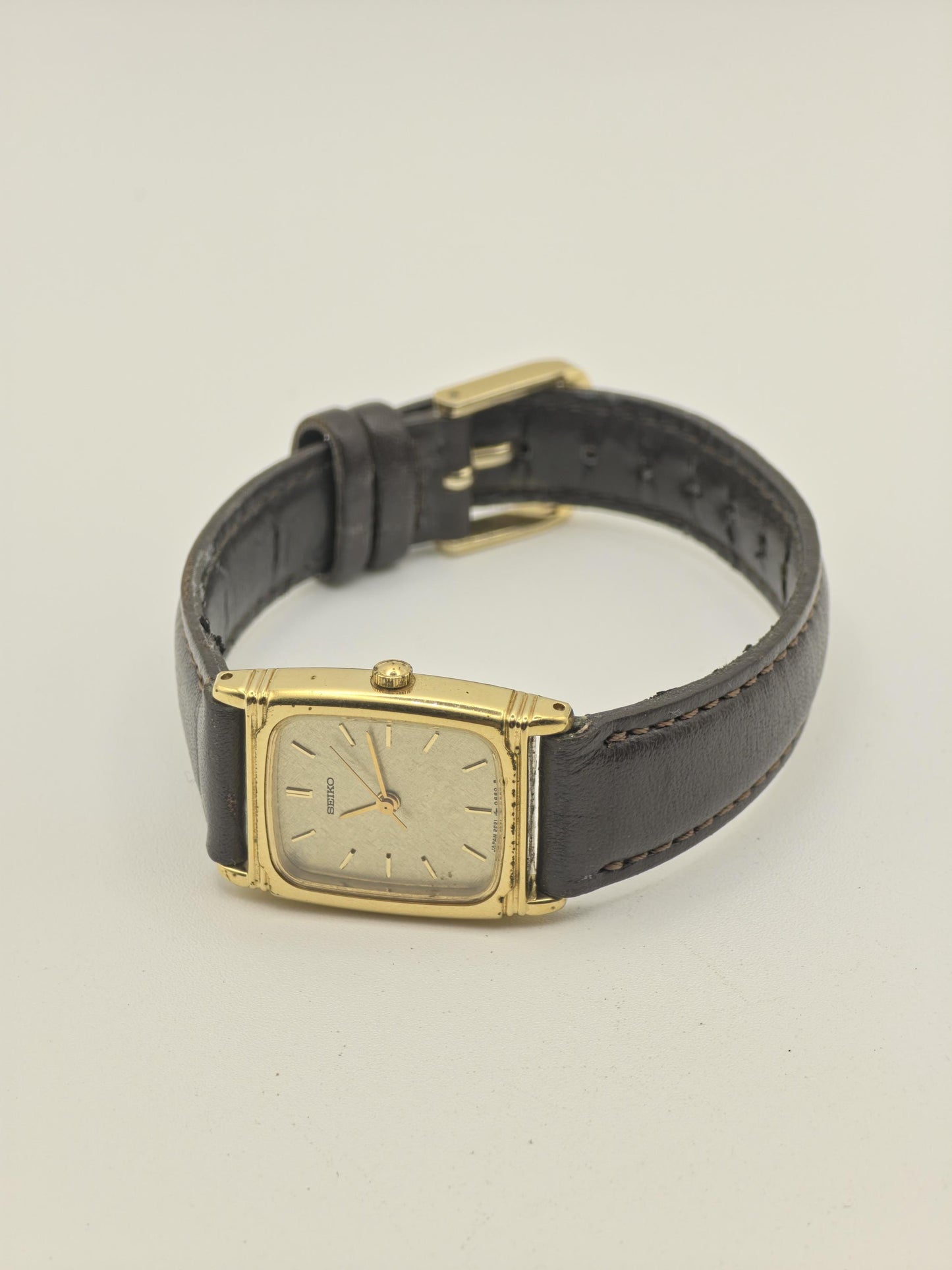 Vintage Seiko Women's Quartz Gold Tone Textured Dial Rectangular Dress Watch - 403