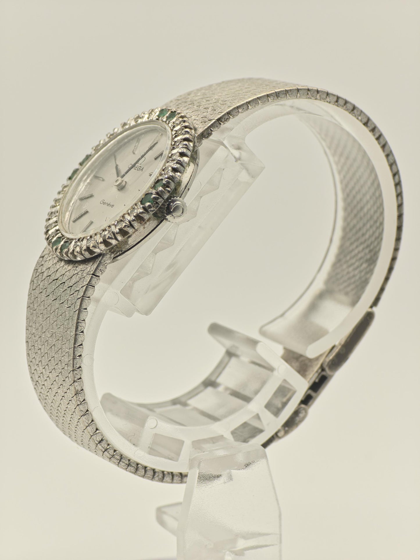 Vintage Omega Genève Women's Silver Dial Emerald Accent Dress Watch Bracelet - 421