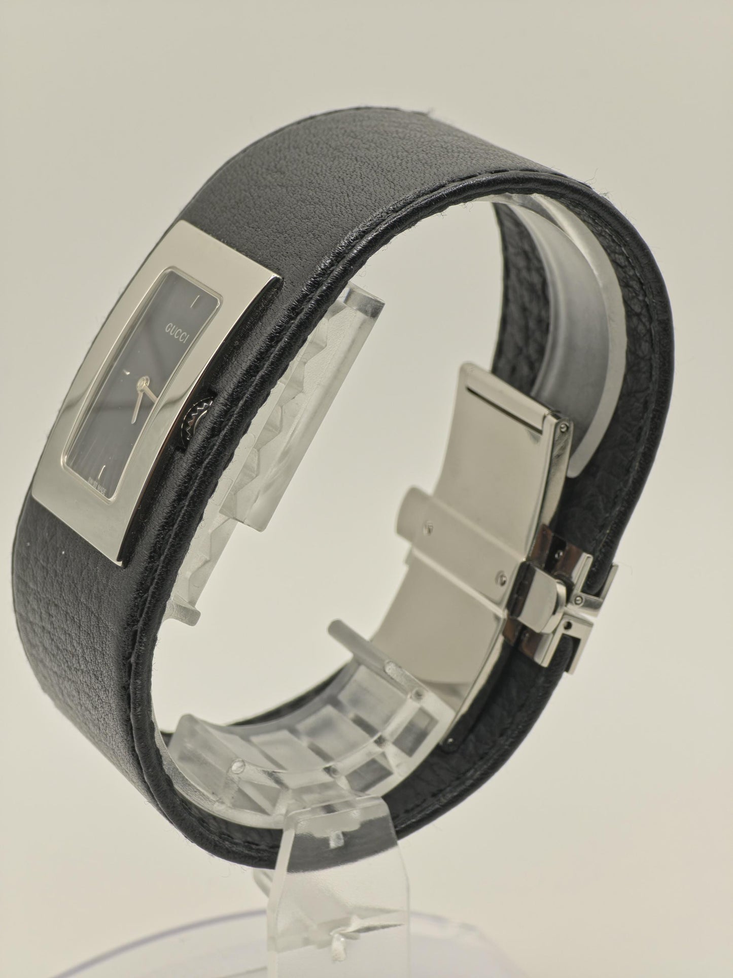 Vintage Gucci Women's Black Dial Wide Leather Cuff Quartz Watch Swiss Made - 424