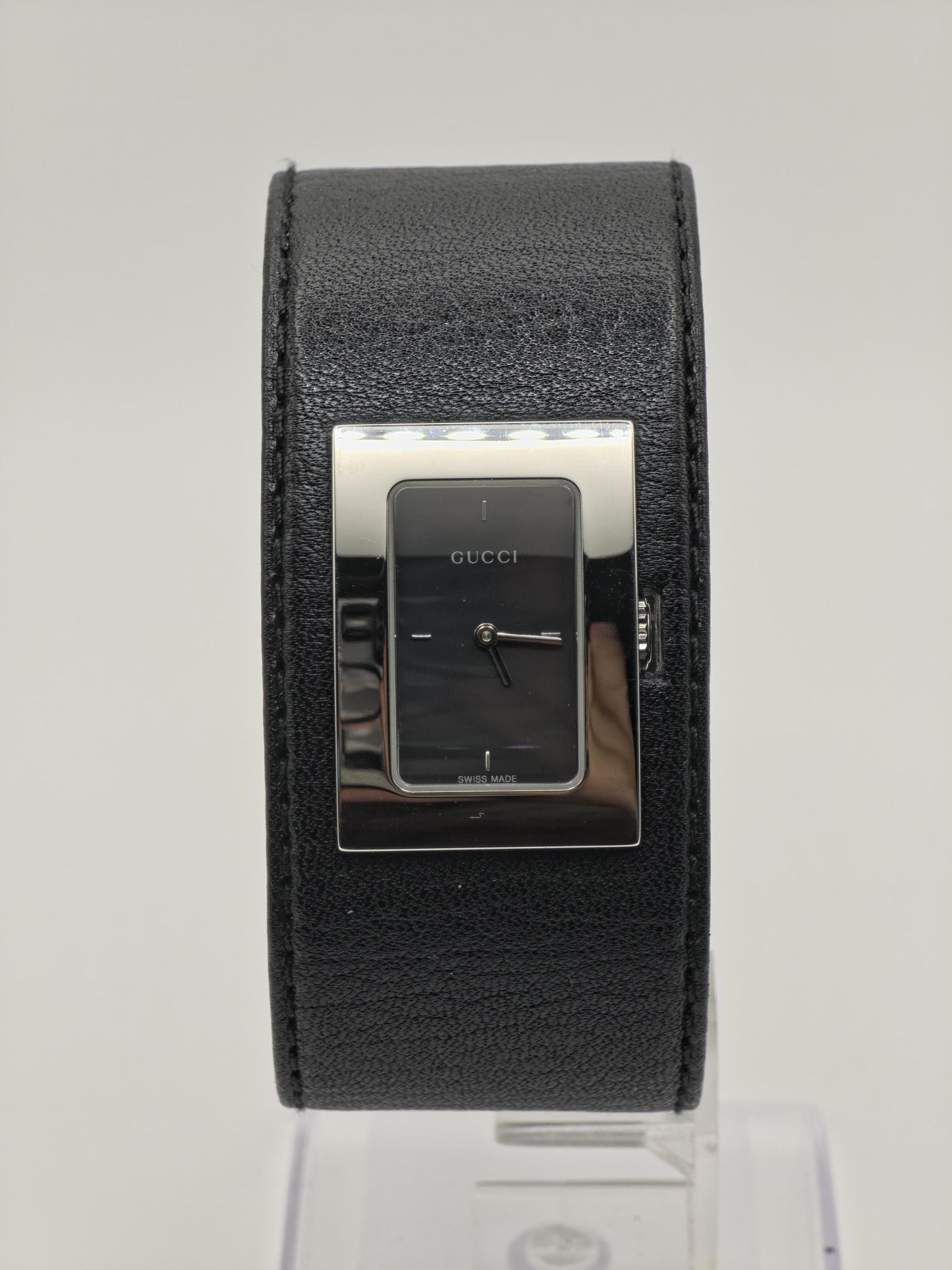 Vintage Gucci Women's Black Dial Wide Leather Cuff Quartz Watch Swiss Made - 424