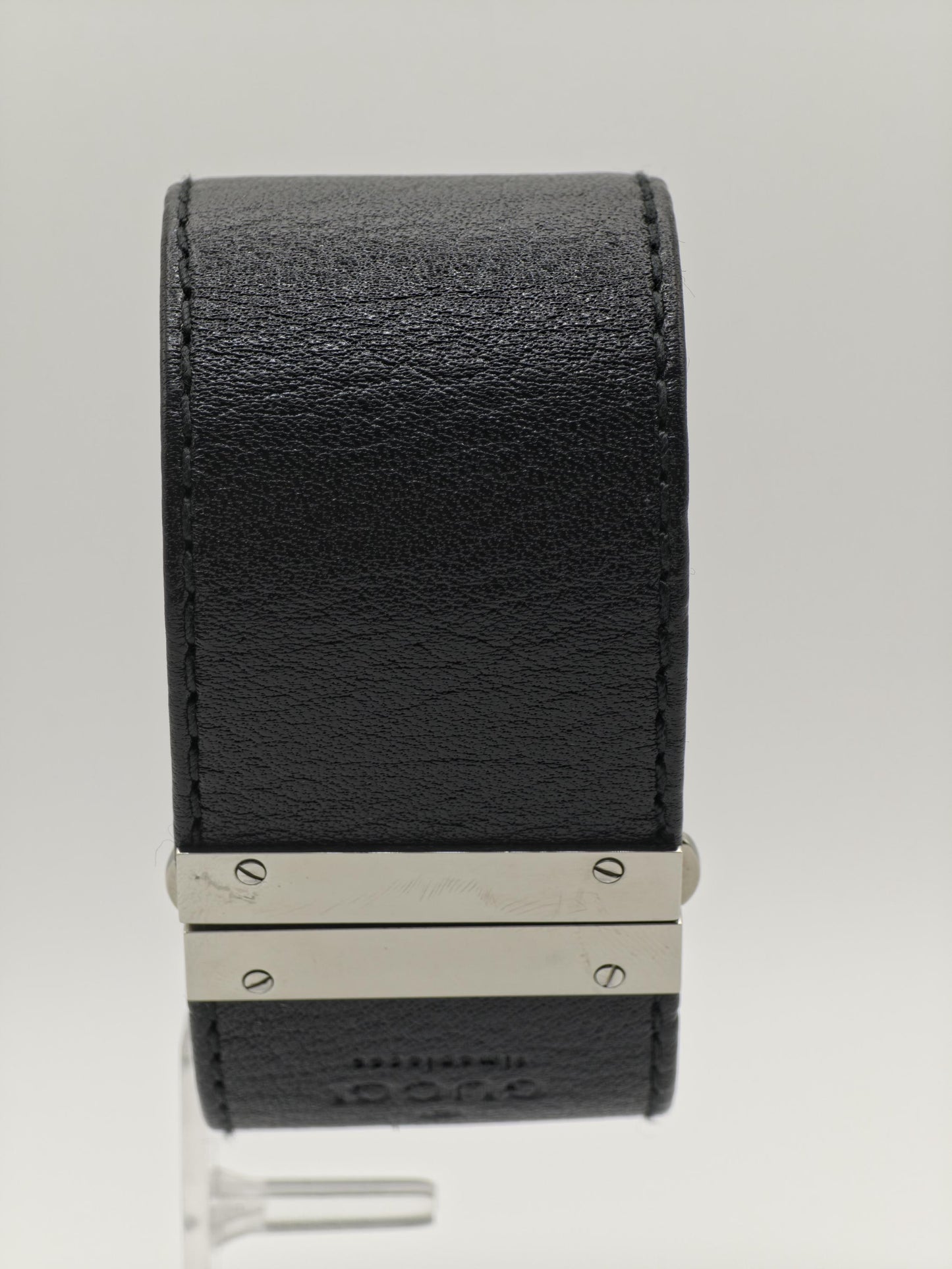 Vintage Gucci Women's Black Dial Wide Leather Cuff Quartz Watch Swiss Made - 424
