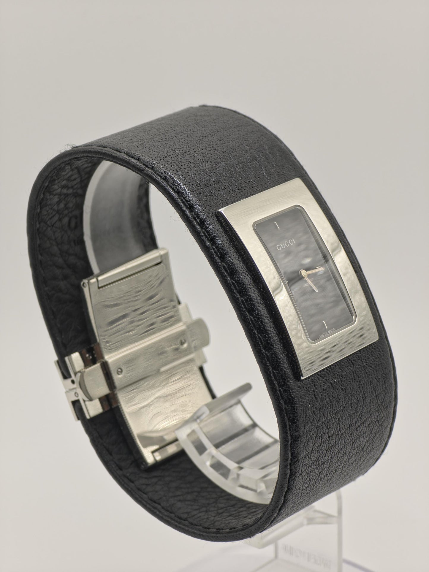 Vintage Gucci Women's Black Dial Wide Leather Cuff Quartz Watch Swiss Made - 424